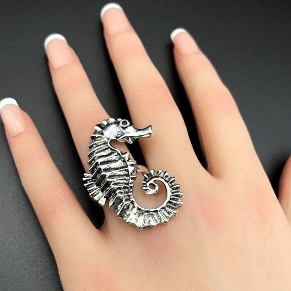 925 Sterling Silver Detailed Seahorse Boho Style Statement Ring Size 8 - Picture 10 of 10